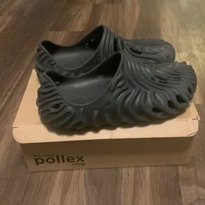 Crocs Salehe Bembury size 9m/w11 in Black